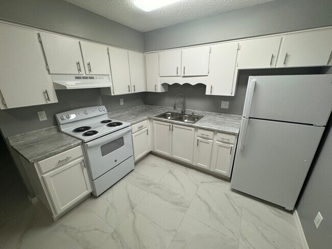 Foto del edificio - 10469 Eastside Ave