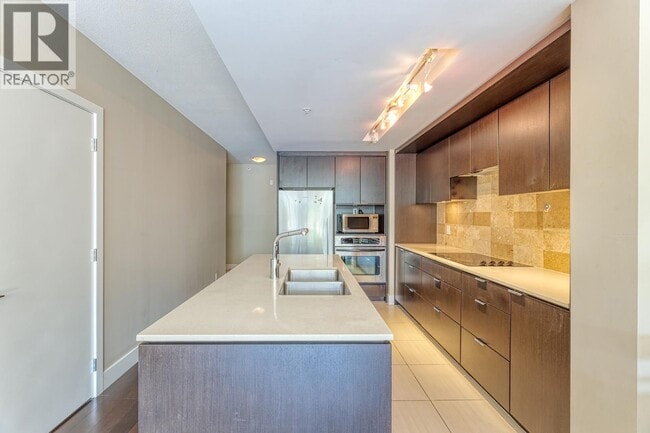 Building Photo - 1320 Chesterfield Ave