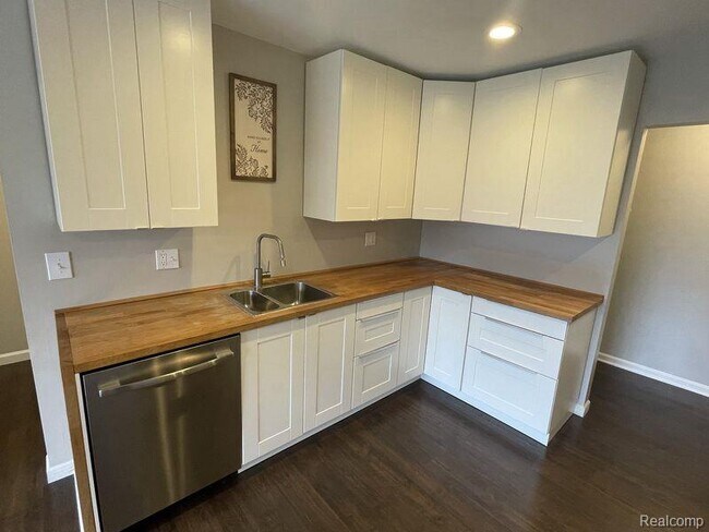 Building Photo - 4924 Broomfield Ct