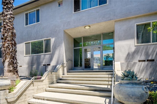 Foto del edificio - 7969 Norton Ave