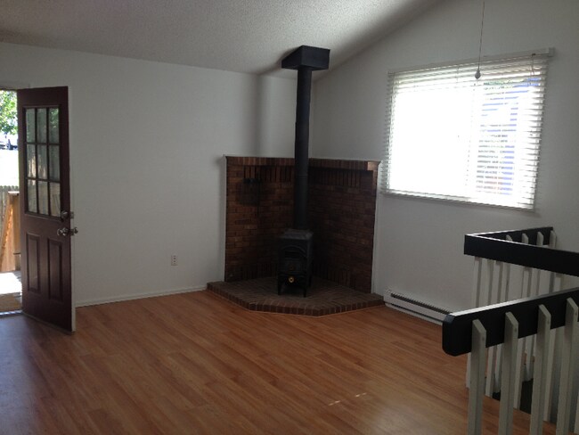 Building Photo - 2241 W Hillside Ave