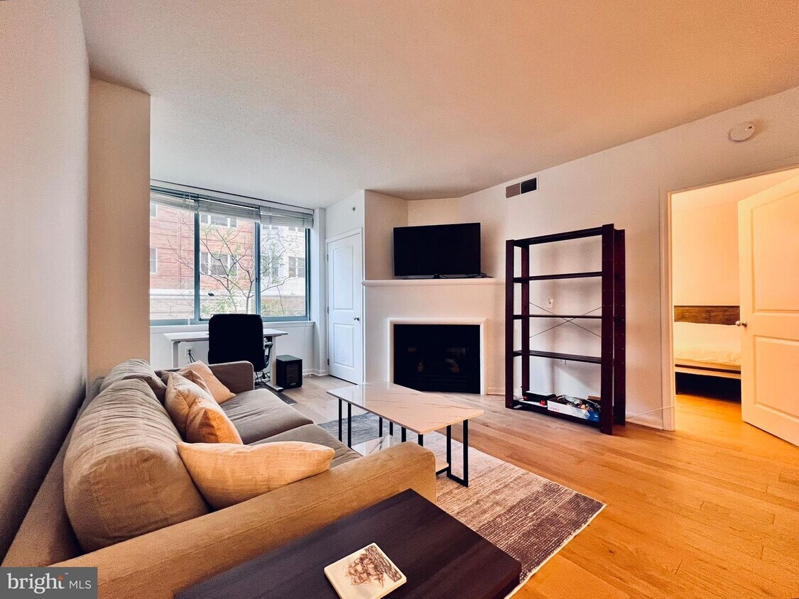 Foto principal - 851 N Glebe Rd