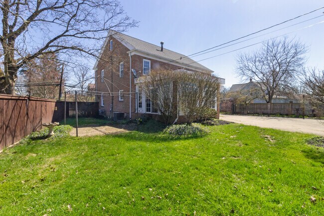 Foto del edificio - 559 Wadsworth Rd