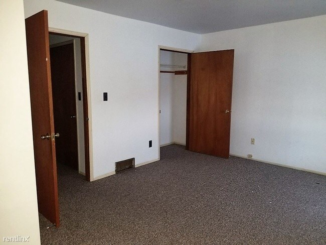 Building Photo - 2 br, 1 bath  - 31 W Front St