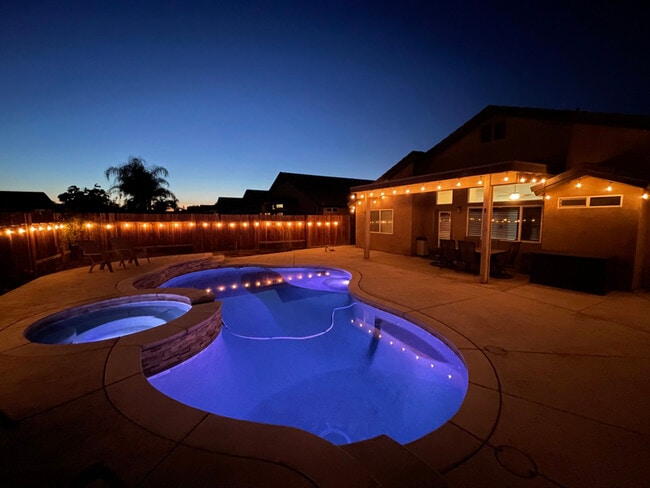 Building Photo - 9415 Godiva Ave