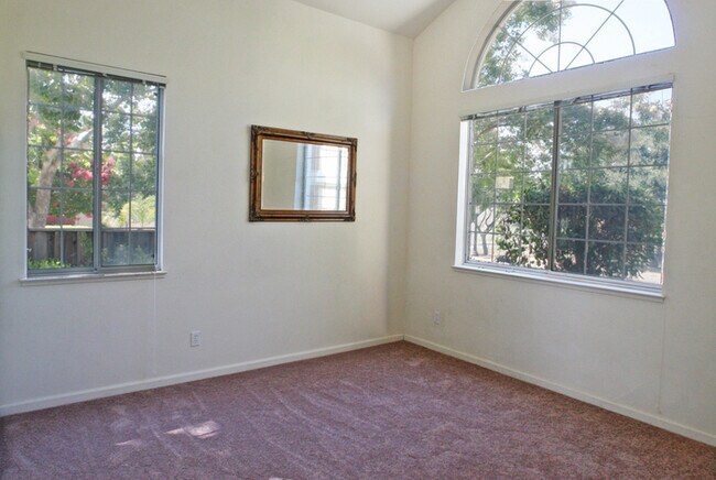 Foto del edificio - 3260 Montecito Dr