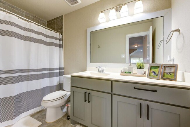 Foto del edificio - 2415 Flowering Brook Ln