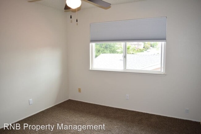 Building Photo - 4 br, 2.5 bath House - 8250 Canyon Oak Drive