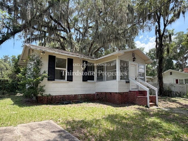 Building Photo - 6965 Lorain St
