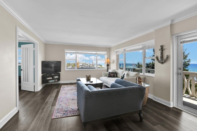 Building Photo - 1169 Hillsboro Mile