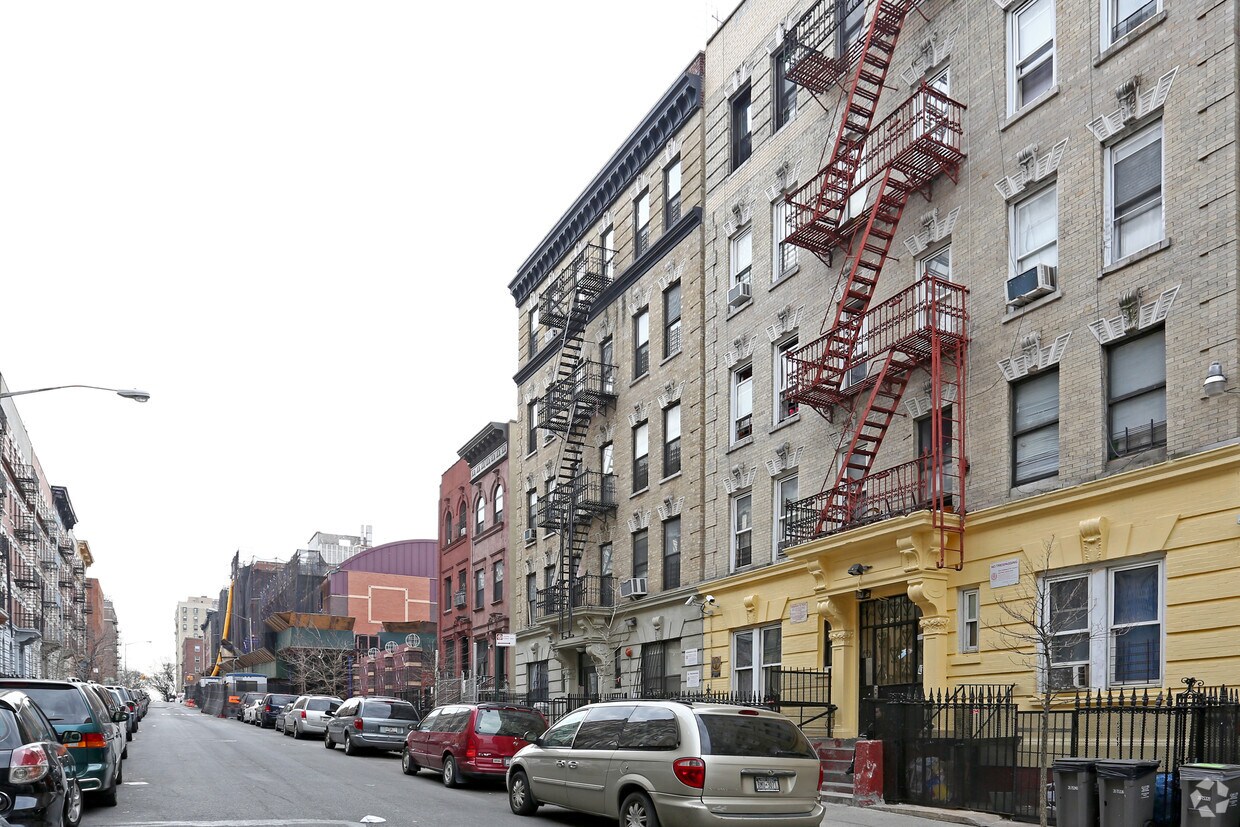 Building Photo - 550 W 160th St