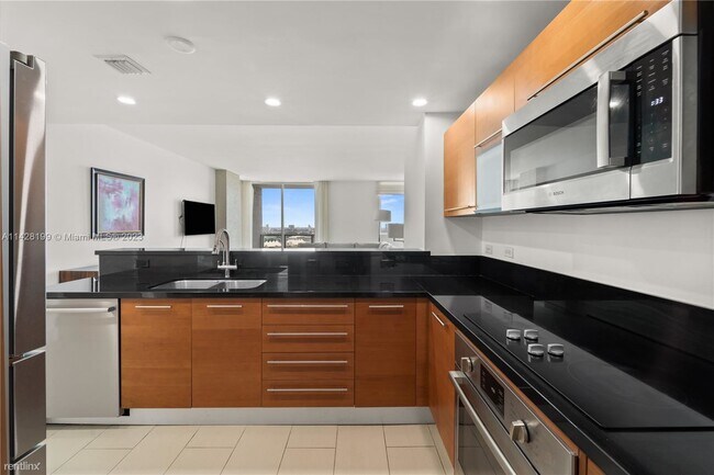 Building Photo - 2 br, 2.5 bath Condo - 244 Biscayne Blvd A...