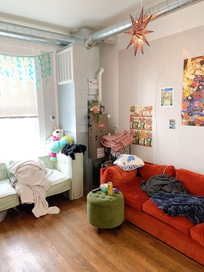 Building Photo - PRELEASE FOR JULY: 5 bdrm/2 bath near WWU and Downtown!