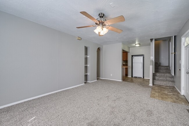 Foto del edificio - COLLEGE PRE-LEASING