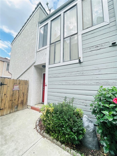 Building Photo - 12922 Royal Palm Cir