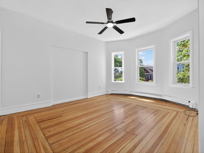 Building Photo - 471 Medford St
