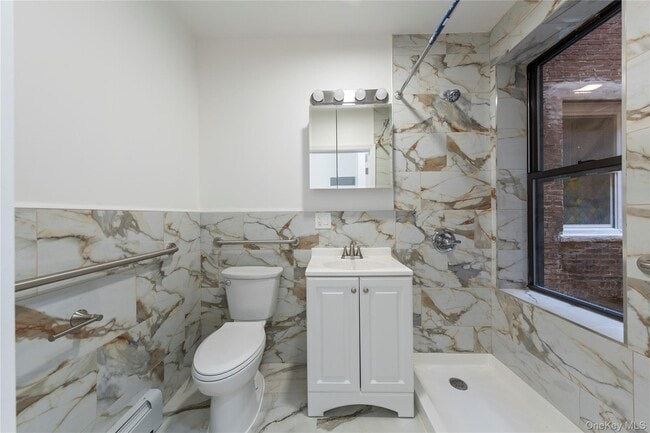 Building Photo - 1587 Lincoln Pl