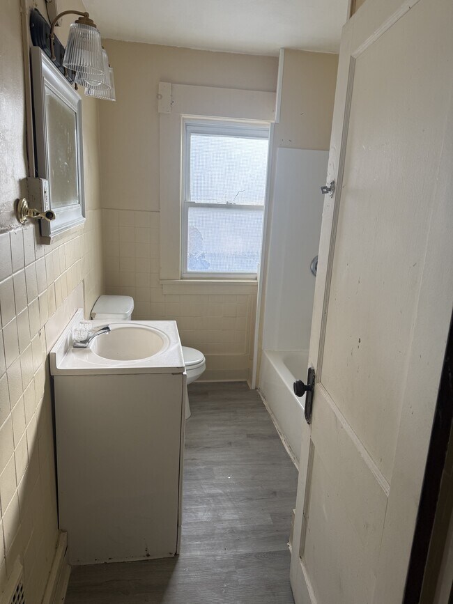 Foto del edificio - 103 Rhoda Ave