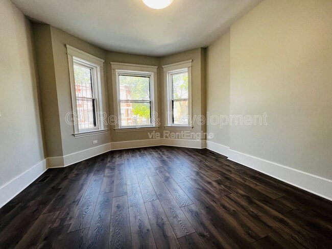 Foto del edificio - 6401 S Eberhart Ave