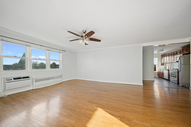 Building Photo - 154 Bowers St