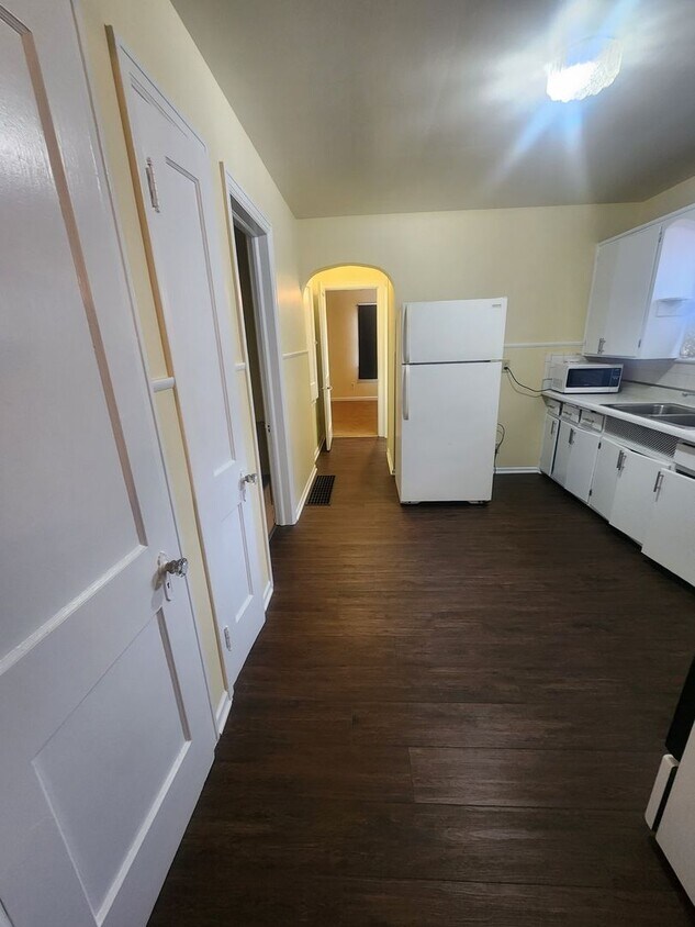 Building Photo - *MOVE IN SPECIAL $275 OFF 1st Month Rent* ...
