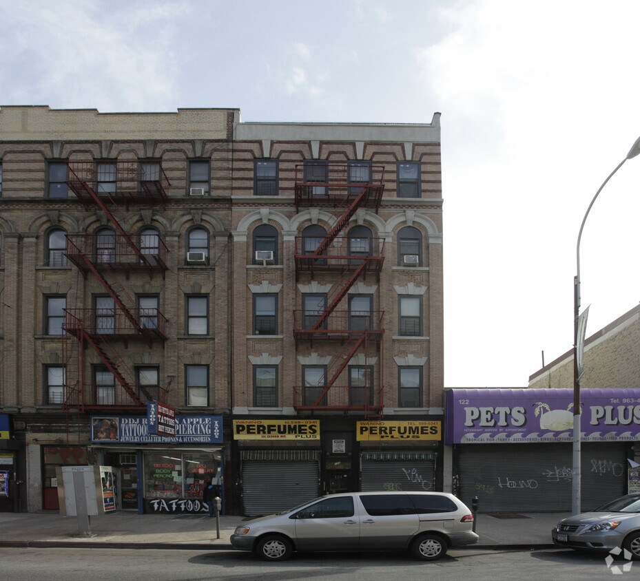 Foto del edificio - 124 Graham Ave