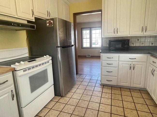 Building Photo - Rare robbinsdale home for lease