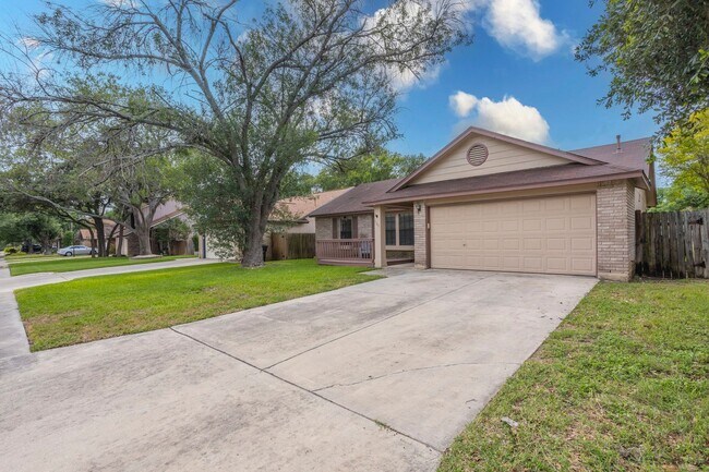 Foto del edificio - RENOVATED 3-BEDROOM IN NORTHWEST CROSSING