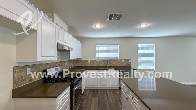 Building Photo - 15946 Silver Tip Way