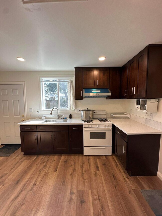 Foto del edificio - 9421 Peach St