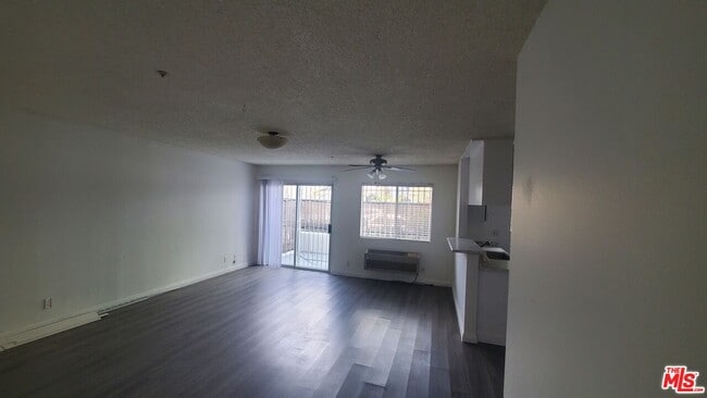 Building Photo - 982 S New Hampshire Ave
