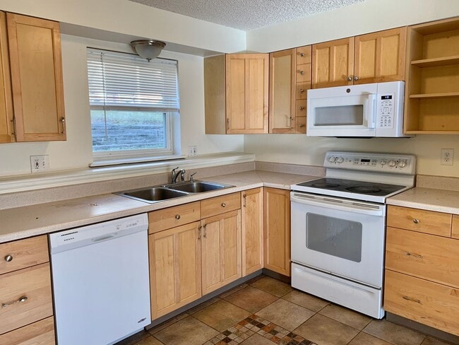 Building Photo - Great 2 Bedroom, 1 Bathroom Condo in Fort Collins, CO - On Spring Creek Trail Near Edora Park!
