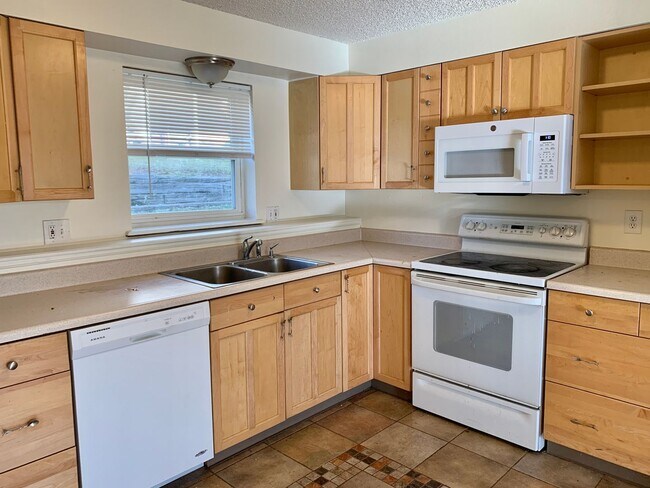 Foto del edificio - Great 2 Bedroom, 1 Bathroom Condo in Fort Collins, CO - On Spring Creek Trail Near Edora Park!