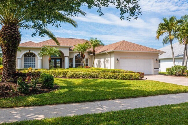 Building Photo - 212 SW Whitewood Dr