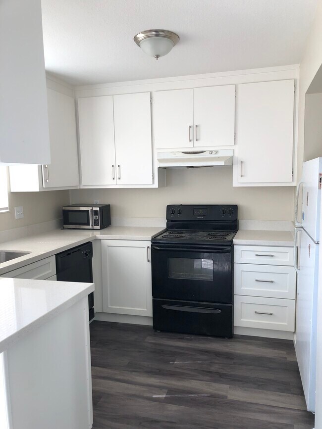 Kitchen - 3570 Northwood Dr