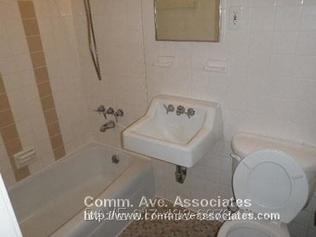 Building Photo - 168 N Beacon St