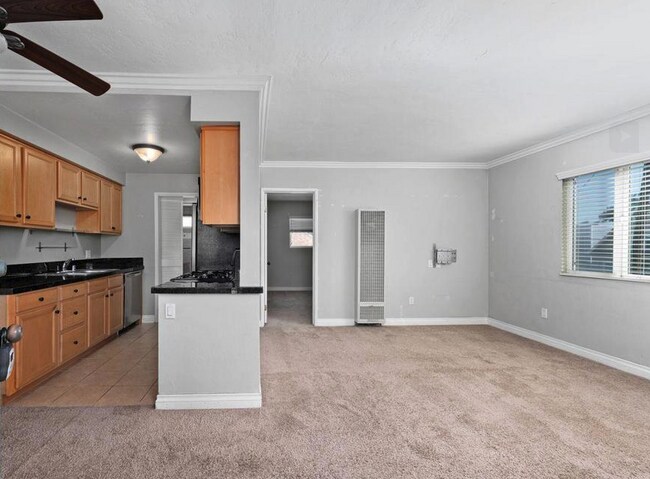 Foto del edificio - $2,450 - 1 Bed / 1 Bath Charming Condo in Hillcrest