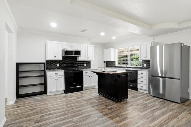 Foto del edificio - 129 Mountain View Dr