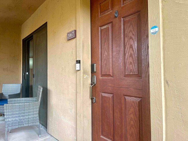 Foto del edificio - 1351 N Pleasant Dr