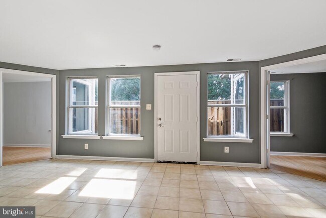 Foto del edificio - 4463 Pembrook Village Dr