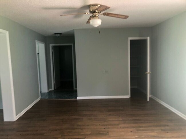 Building Photo - 76 Jacqueline Dr