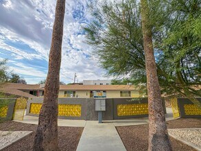 Building Photo - 2737 E Glenrosa Ave