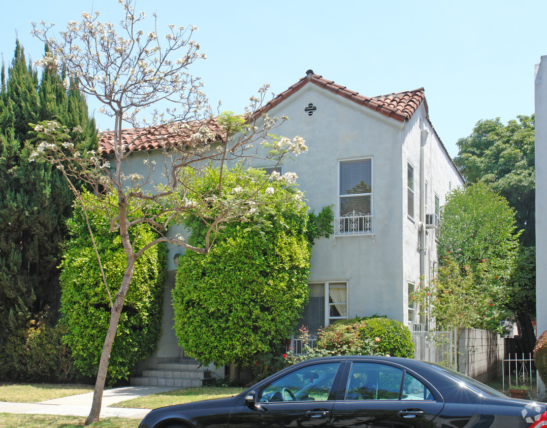 Primary Photo - 208 N La Peer Dr