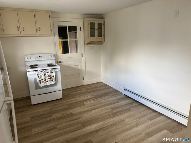 Foto del edificio - 82 Mountain Rd