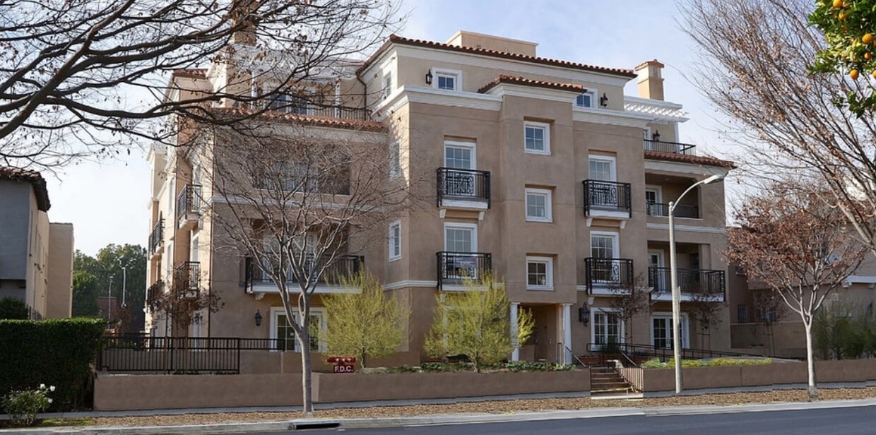 313 S Reeves Dr, Beverly Hills, CA 90212 Apartments in Beverly Hills, CA