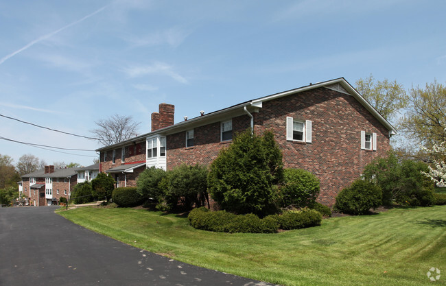 Building Photo - Carriage Hill Apartments