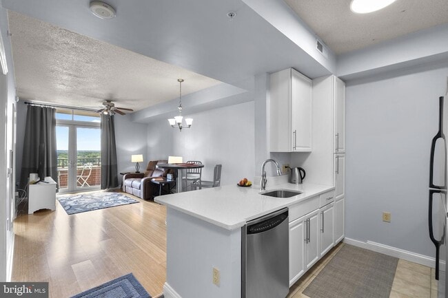 Photo - 11760 SUNRISE VALLEY Dr Unit 905 Apartment