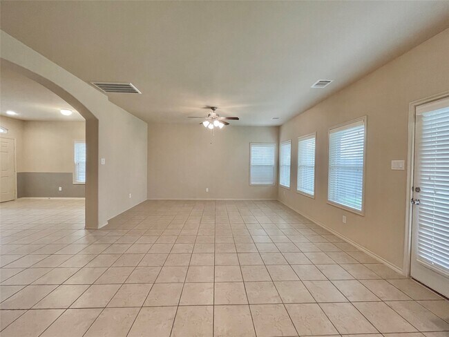 Building Photo - 18215 Amalfi Coast Dr