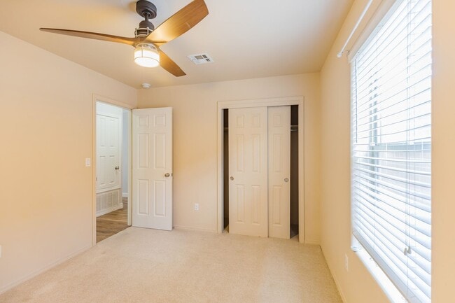 Building Photo - Beautiful 3 Bedroom/2 Bath Home