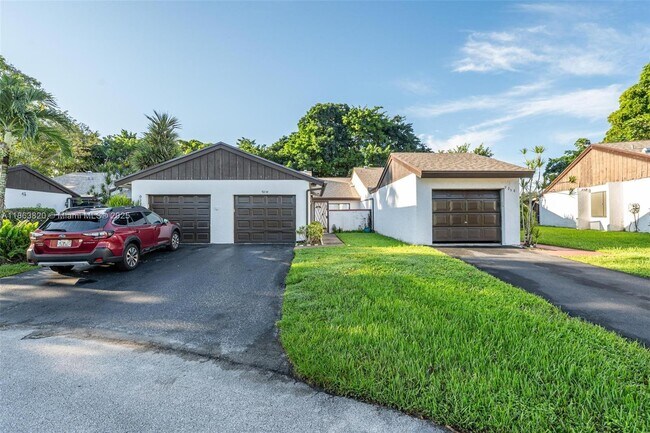 Foto del edificio - 9234 Wedgewood Ln